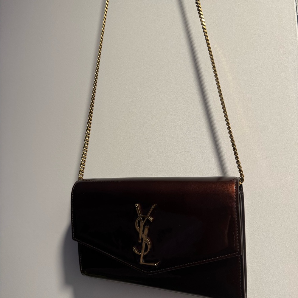 Saint Laurent Cassandre Uptown Patent Leather Envelope Wallet on a Chain. - Picture 5 of 9
